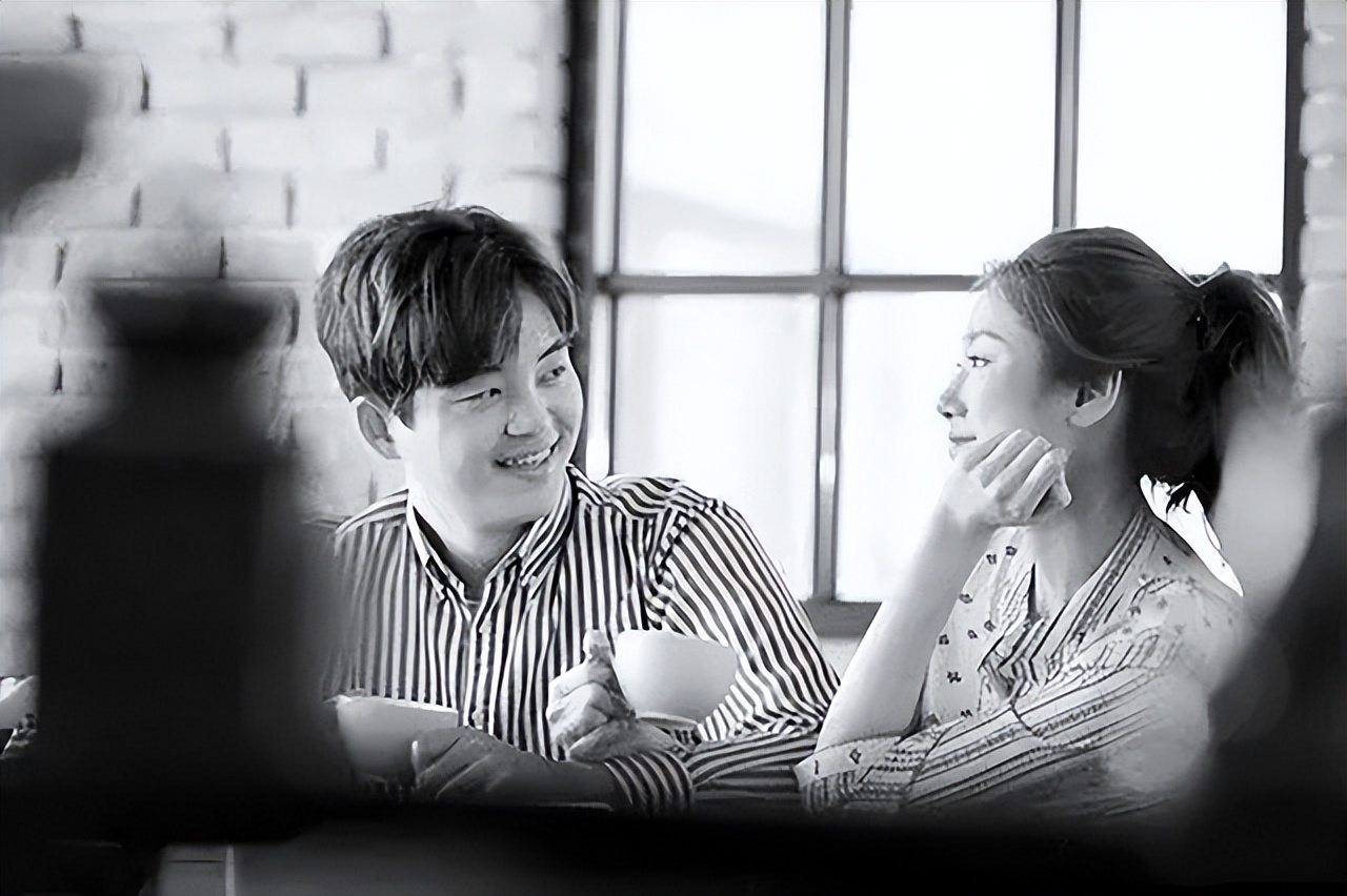 96年台湾富家女与*小平邓**警卫员订婚，女方母亲：台湾娶妻要100万