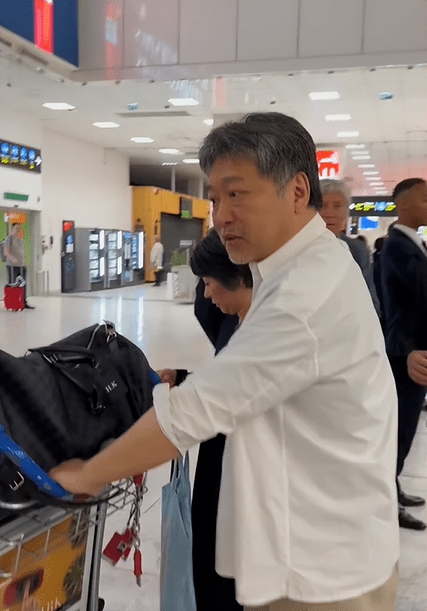 朱一龙亮相是枝裕和新片红毯,是枝裕和朱一龙