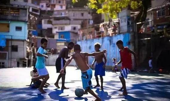 为何三代球王都出在南美?其中又有哪些深层逻辑?