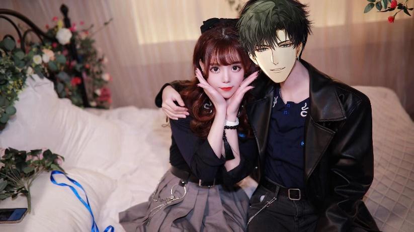 00后越发离谱！女孩花钱和女孩扮演的“纸片人”约会，什么逻辑？