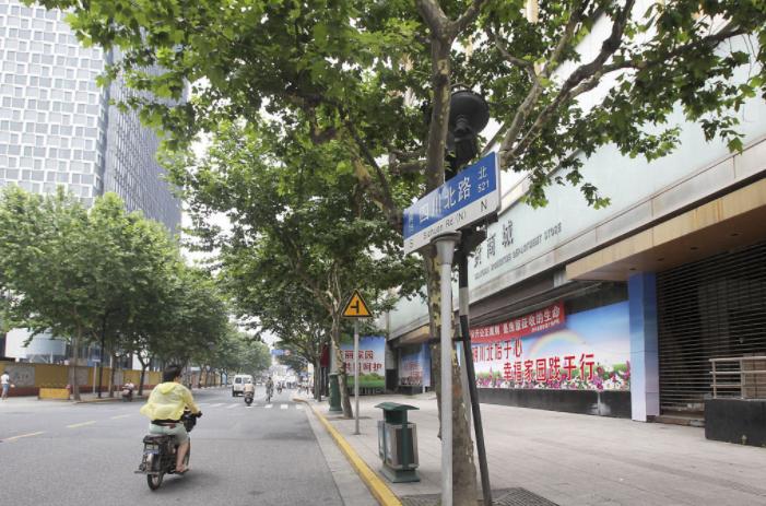 上海南京路的十大商店现今的状况,曾经是旧上海最繁华的地段之一