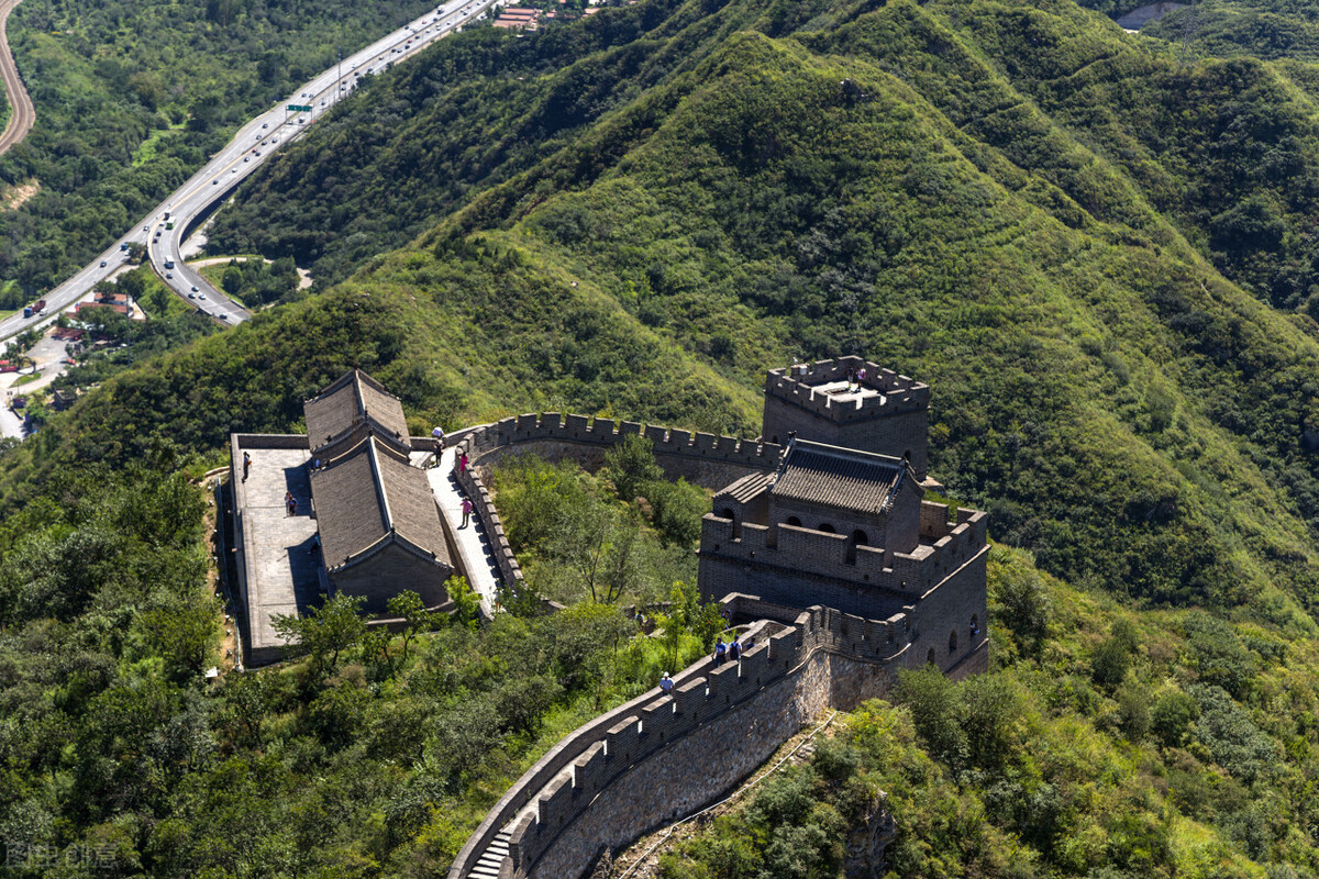 世界十大奇迹乐山大佛,万里长城vs乐山大佛