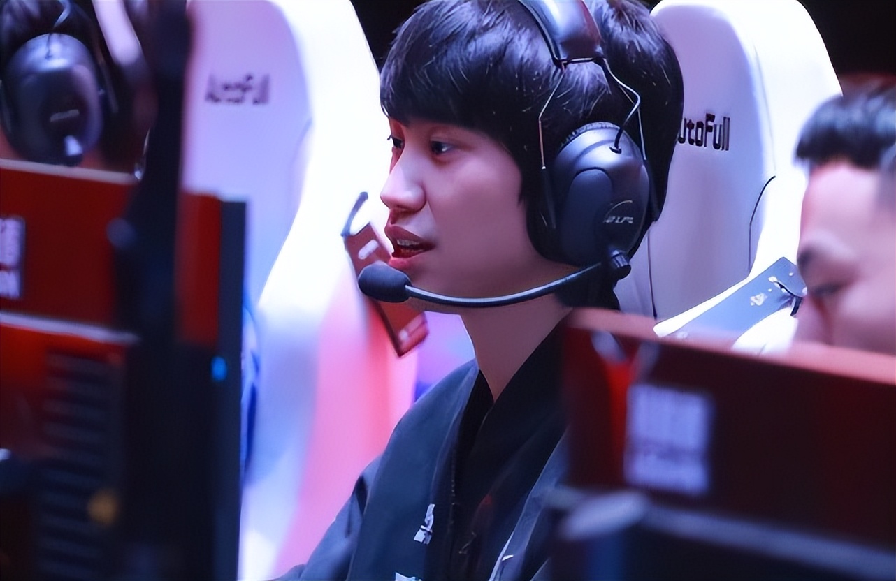 doinb为什么玩国服,doinb峡谷之巅遇到国服绝活哥