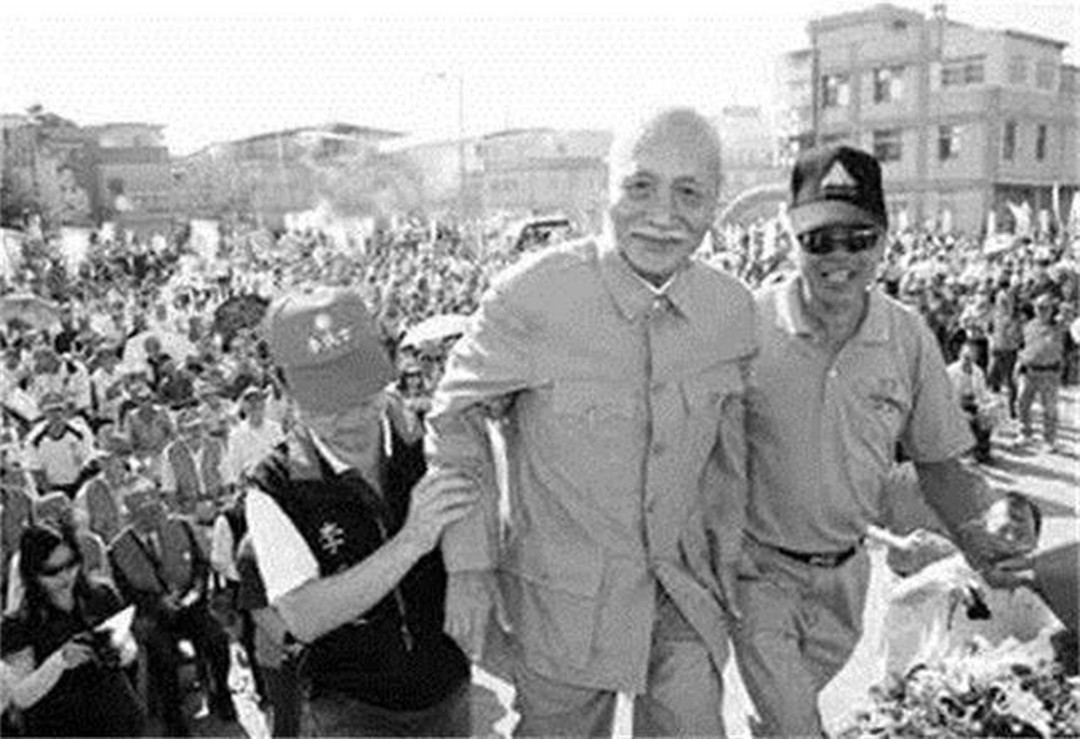 蒋介石为什么至今仍未下葬？入殓还穿七条裤子，多年以后才知原因