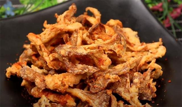 炸蘑菇用面粉还是淀粉,炸蘑菇到底用面粉还是淀粉