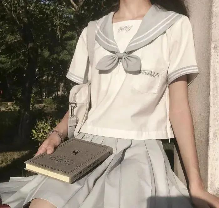 绘画人物jk制服的画法,jk制服怎么画简单又好看