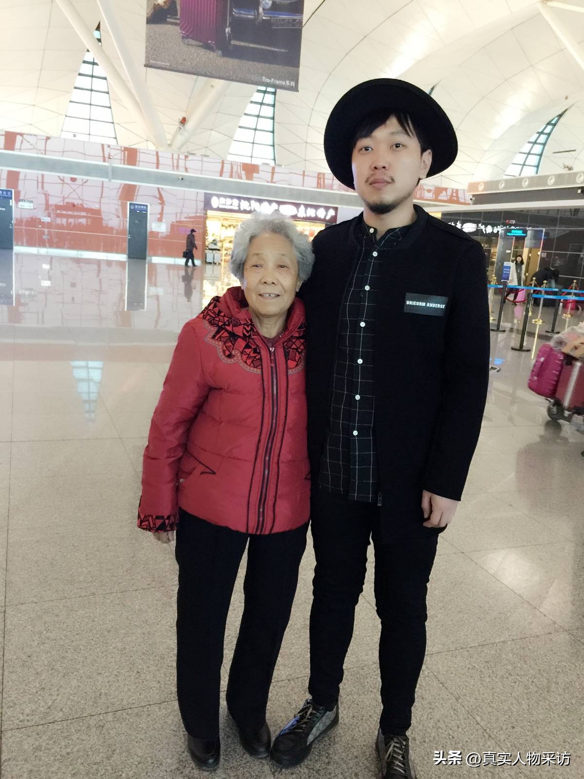 大学生卖肉夹馍一年赚100多万,在日本卖肉夹馍