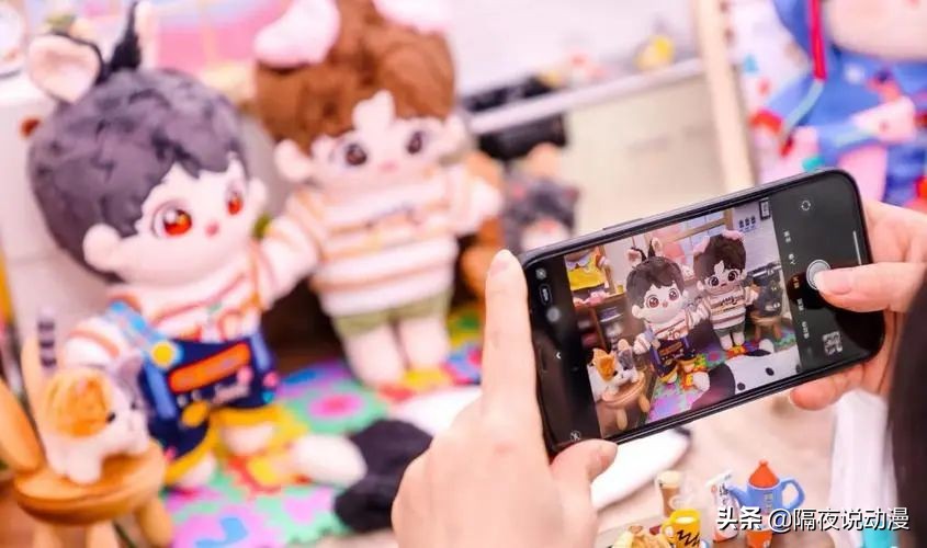 让打工人父母破防的“00后账单”，究竟是真爱？还只是韭菜？