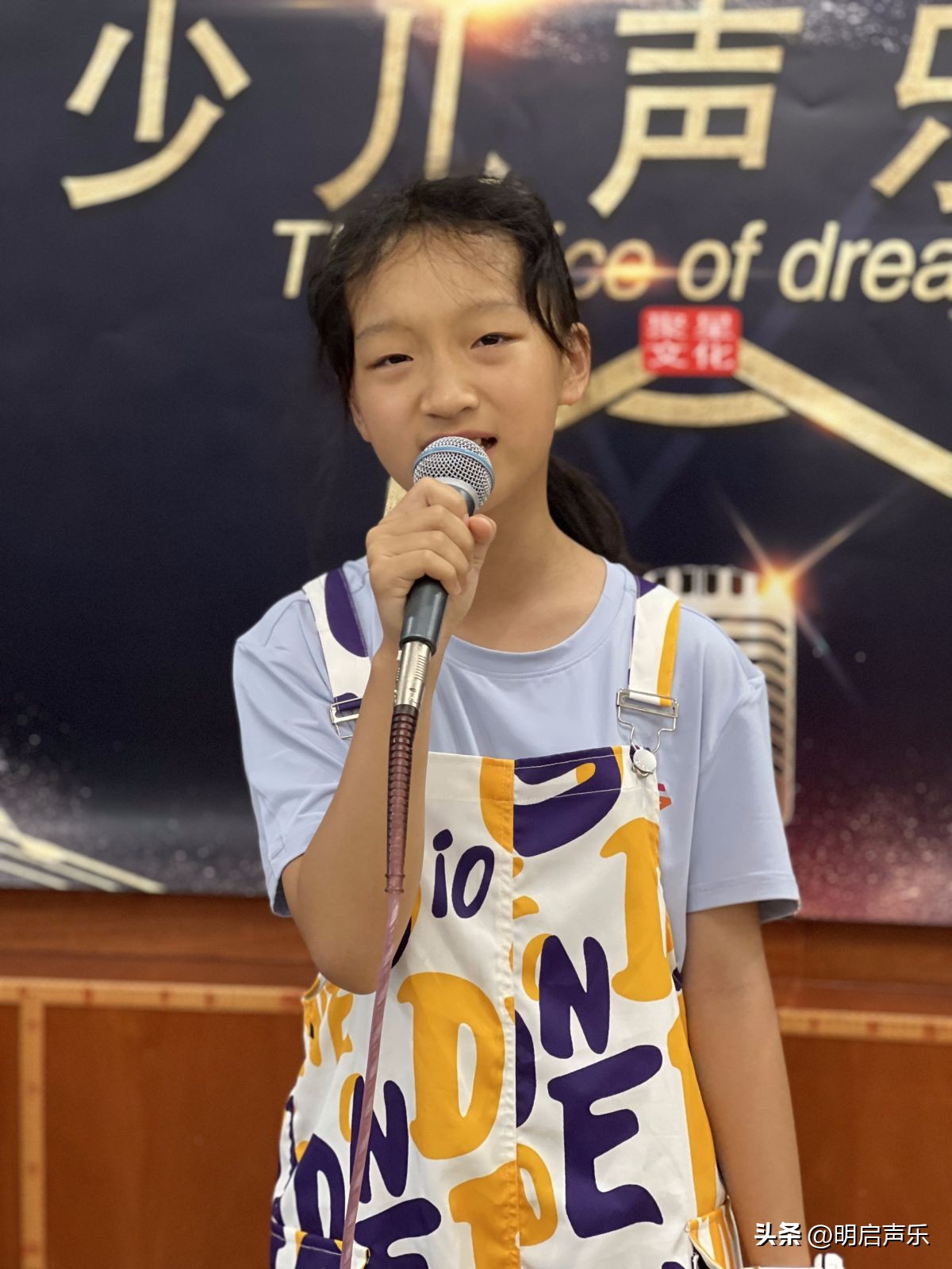 超带感《Natural》，摇滚范儿小姑娘炸翻全场