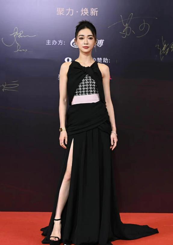 综艺杨紫白鹿赵露思杨超越金晨,虞书欣白鹿赵露思金晨杨紫合体