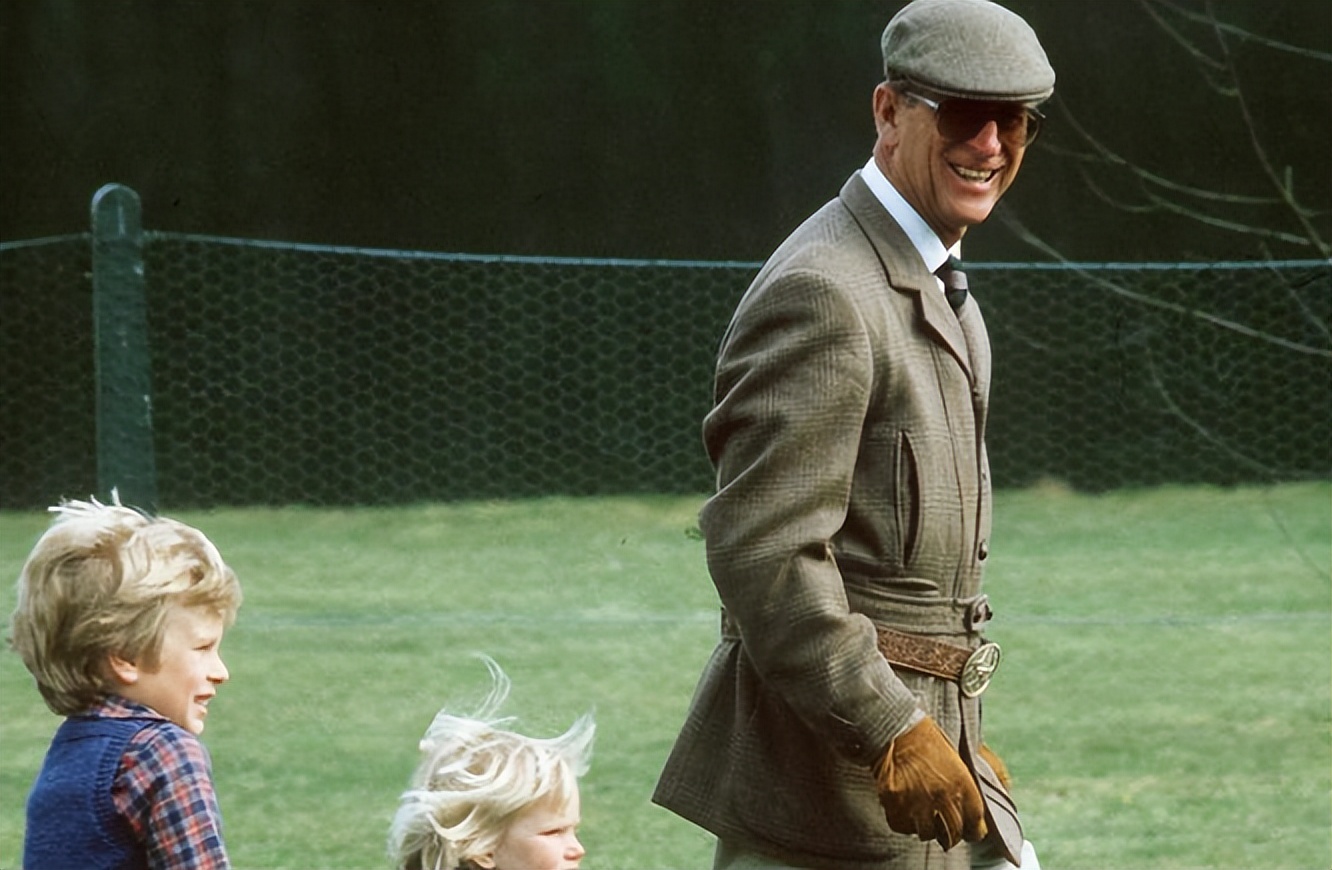 查尔斯和安妮公主兄妹情深,安妮公主和菲利普亲王小时候