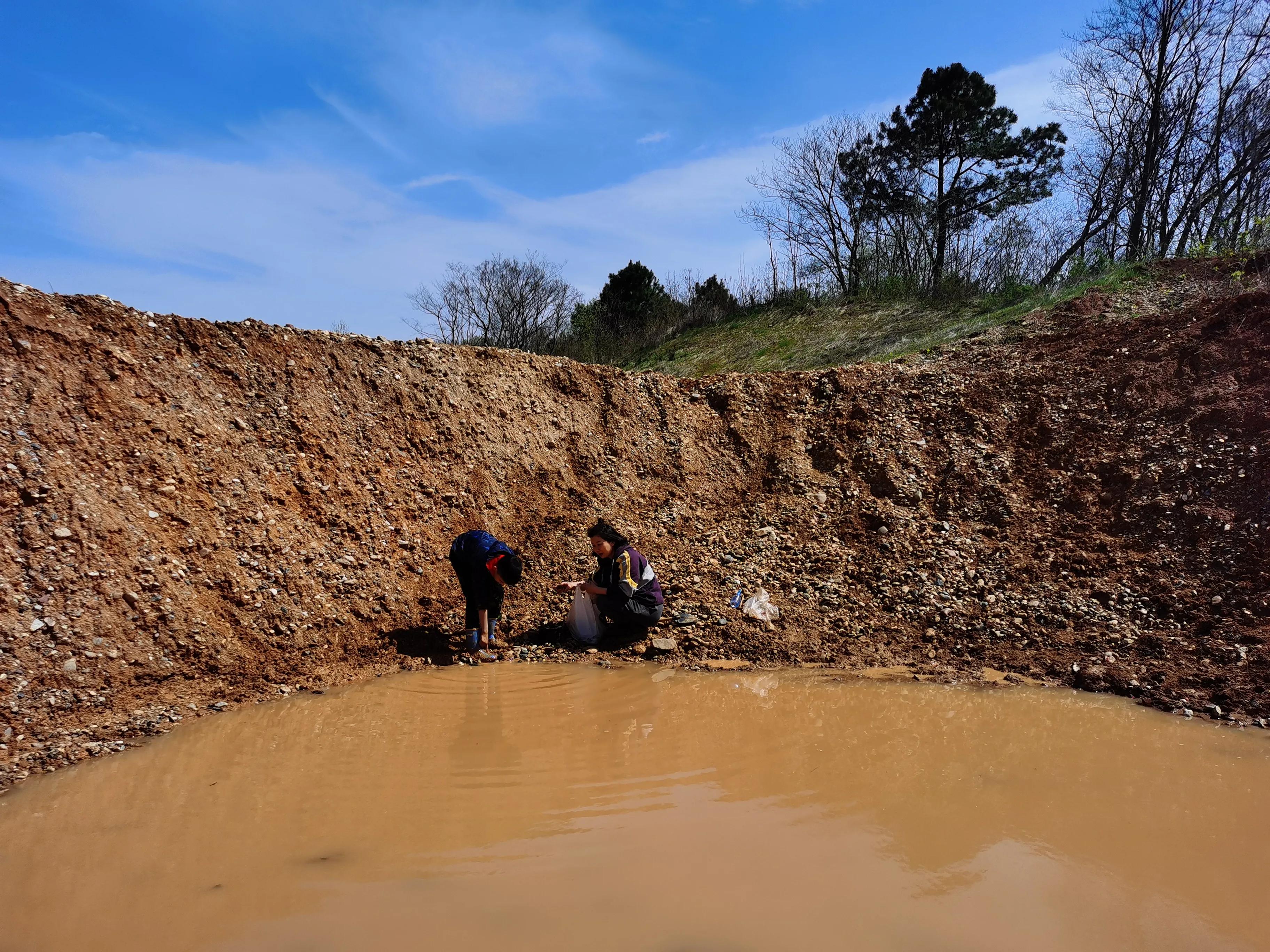六合雨后捡雨花石,雨后捡雨花石