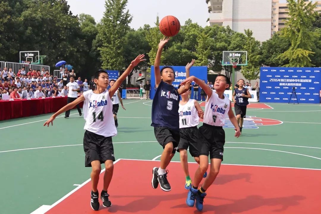 小篮球高级教练员,作为篮球教练员该如何带队训练