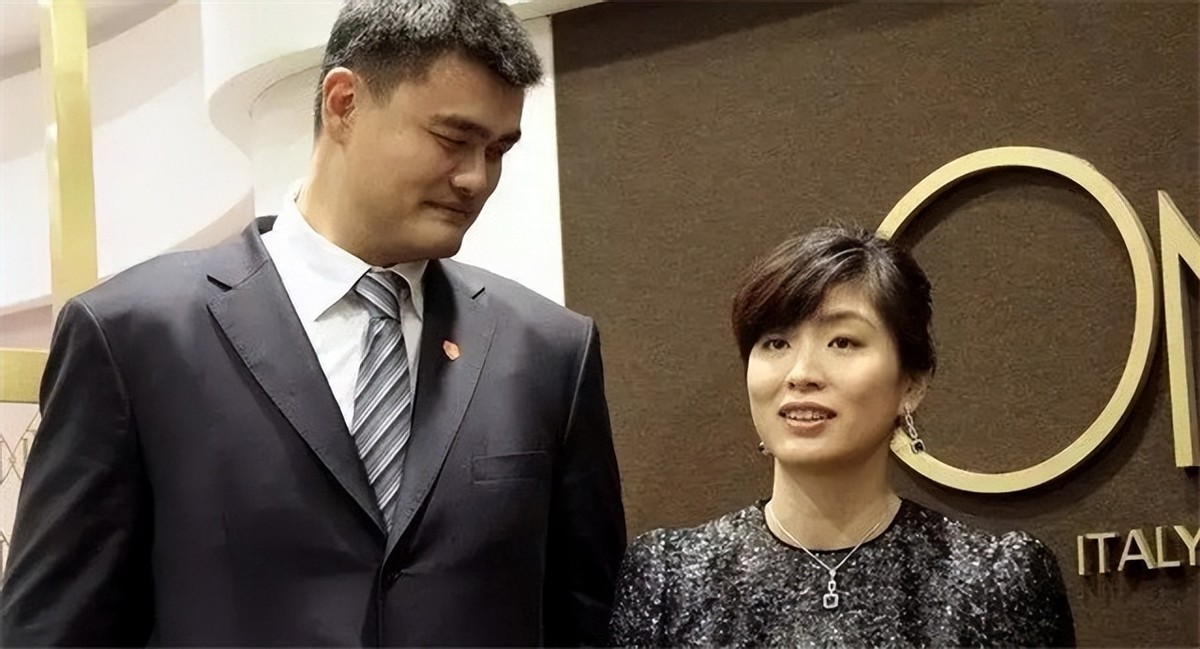 姚明和妻子的爱情故事,姚明和妻子叶莉图文