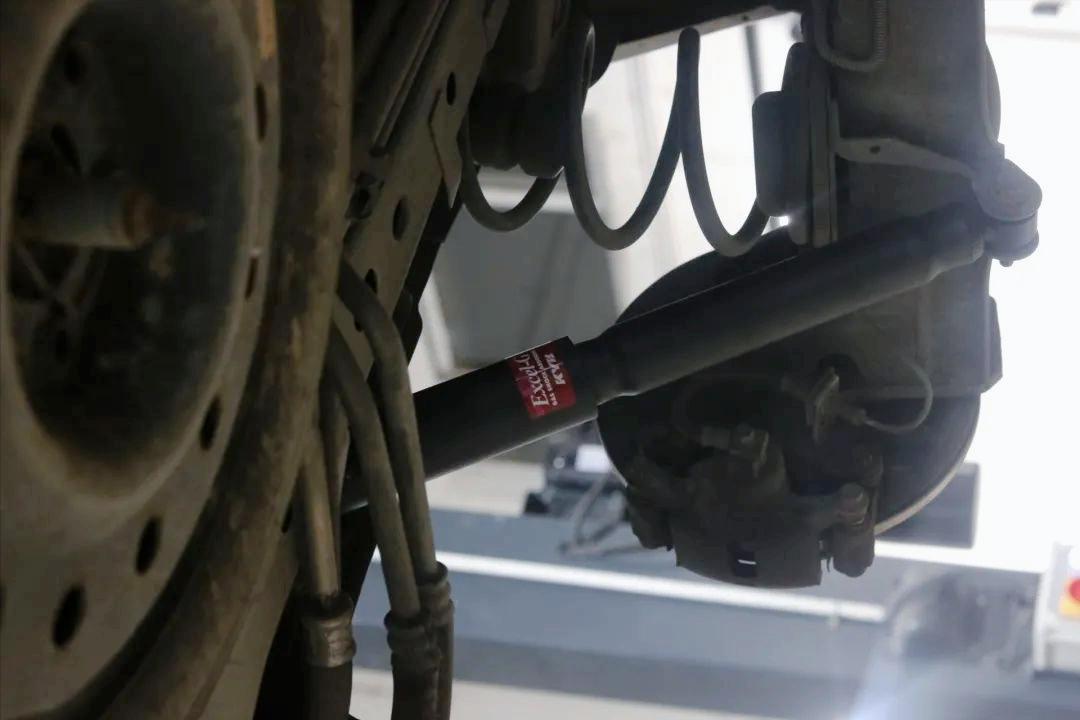 12款经典gl8车身翻新,怪兽修车老车翻新