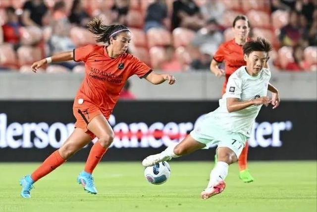 王霜首次首发斩获留美生涯首球,王霜留洋美国进几个球了