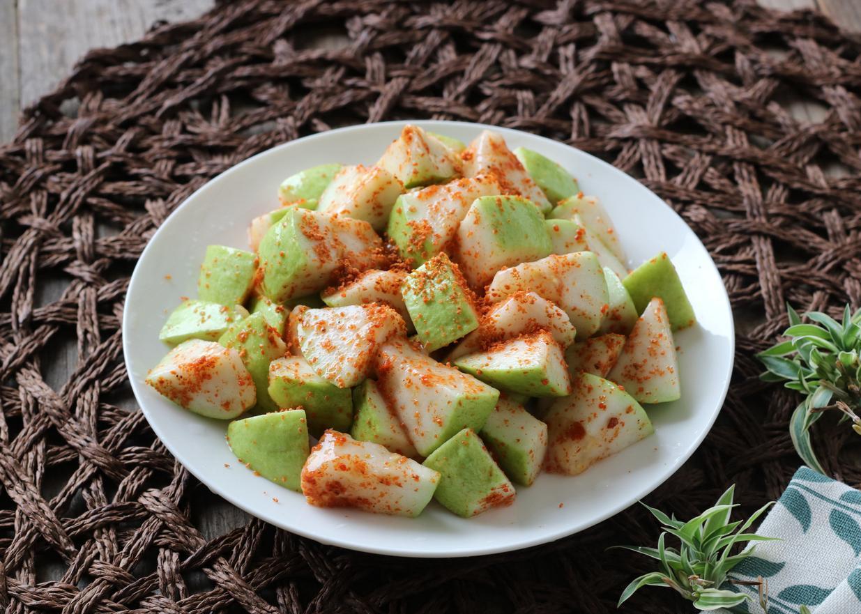 6月这水果2元1斤，每次遇到买一箱，简单一拌，营养又解馋