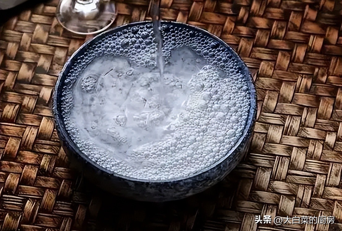 怪事！贵州人常喝的酒，并不是茅台，而是4款“平价酒”，为啥？