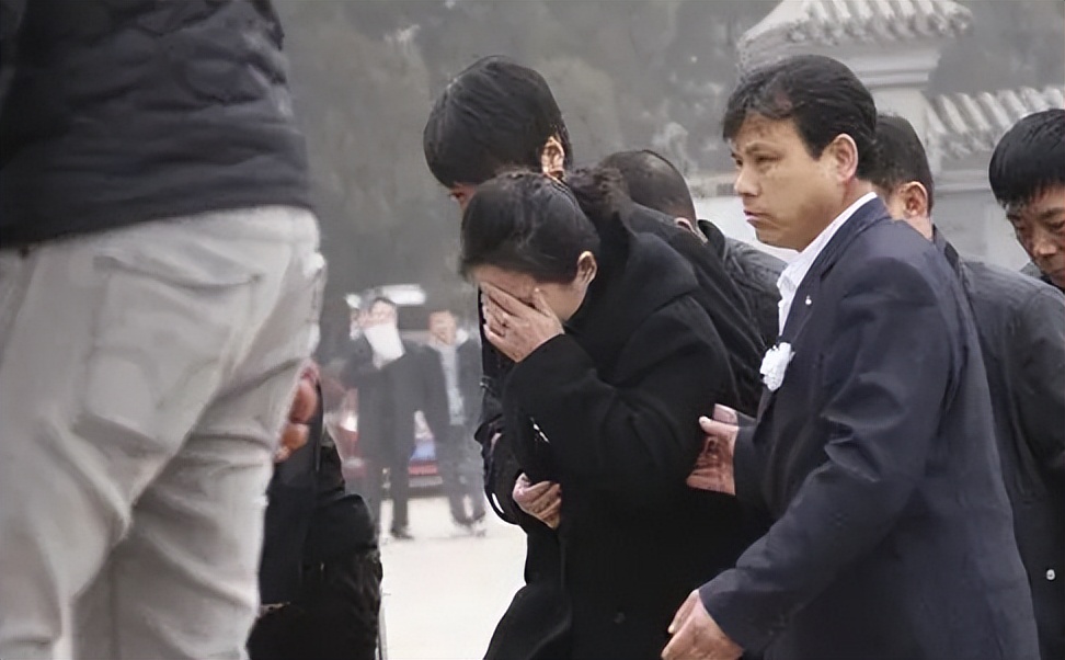 白静嫁入豪门后仅2年被丈夫刺死,白静悲惨的婚姻