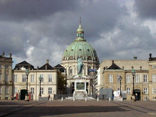 丹麦女王逛菜市场,丹麦女王上街买菜