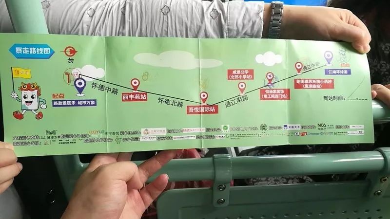 暴走团踢护栏后续,暴走团变打砸团