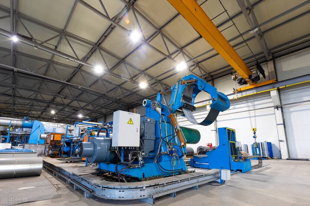 郭云平讲现代年轻人不进工厂上班,央视网评年轻人为什么不愿进工厂