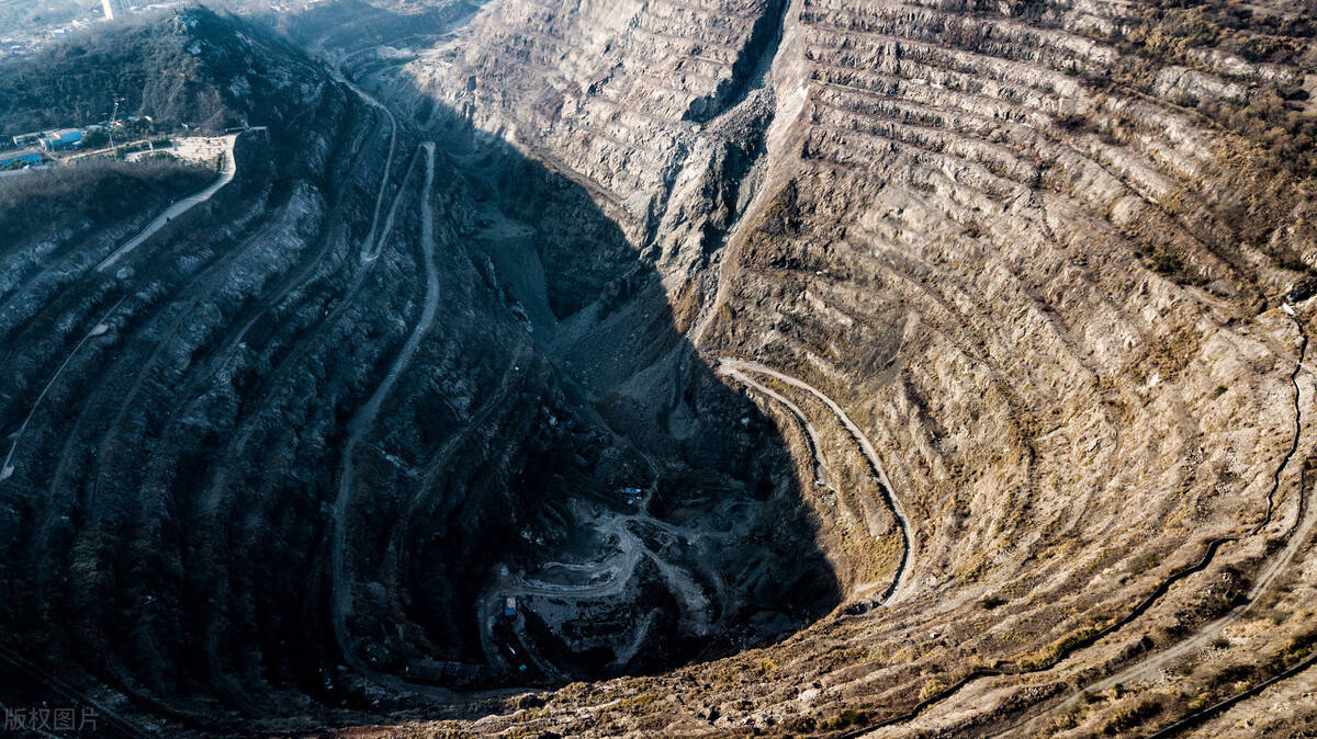 煤层55米厚的亚洲第一露天煤矿，连续开采118年后，现在怎样了？