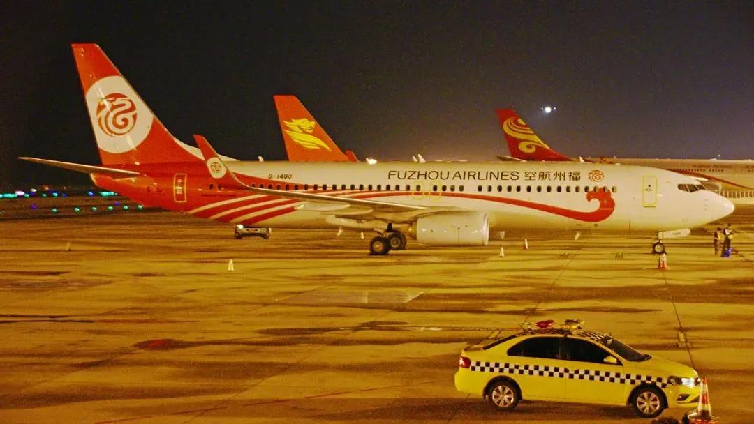 飞机经停中途要不要拿行李下飞机,飞机经停的时候其他人要下飞机吗