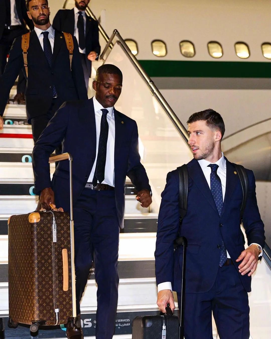 世界杯帅气球员西装,世界杯阿根廷男模队西装照高清