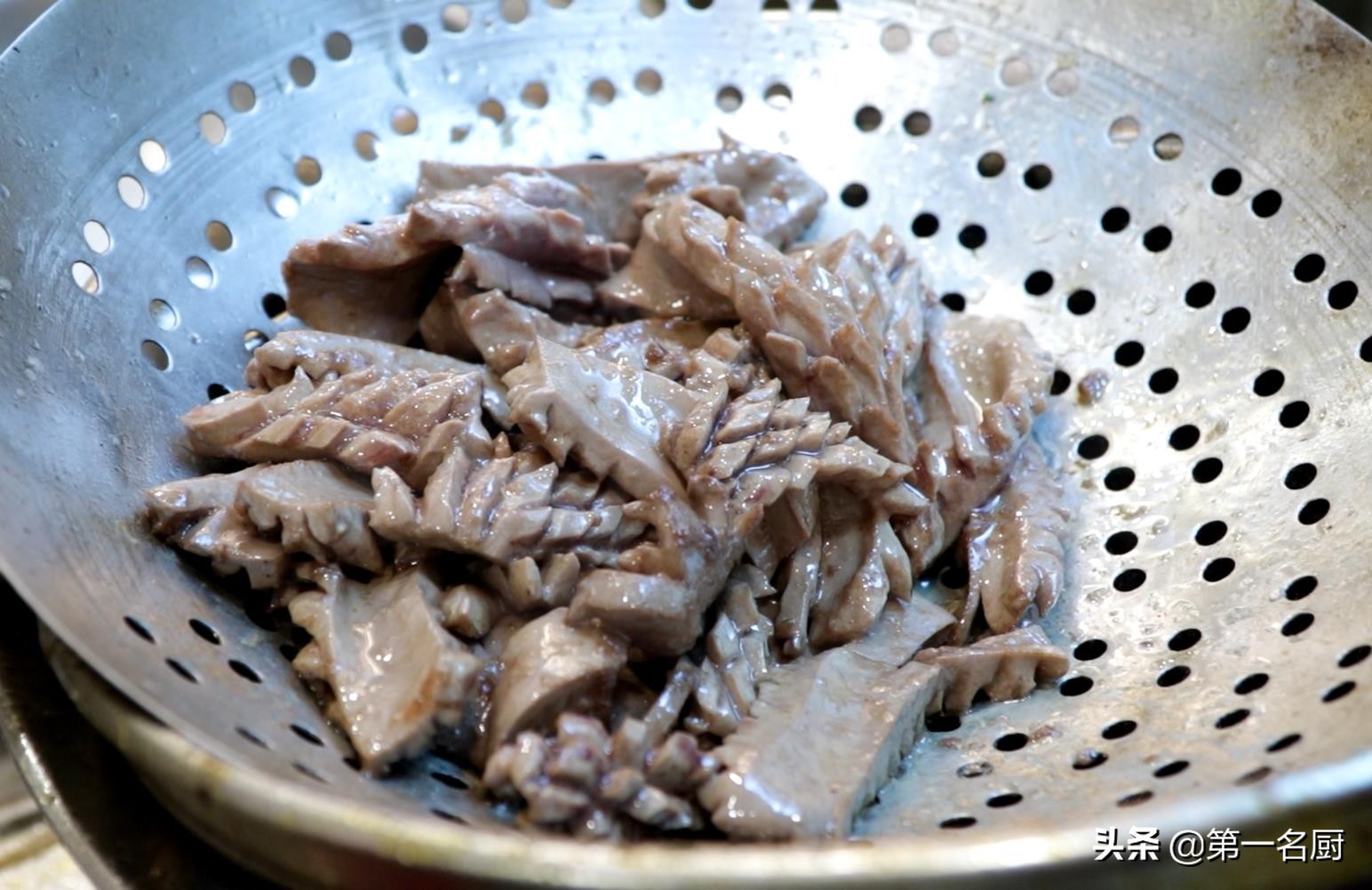 男人在生活中吃什么会更健康,建议男人别太节俭多吃这5种食物