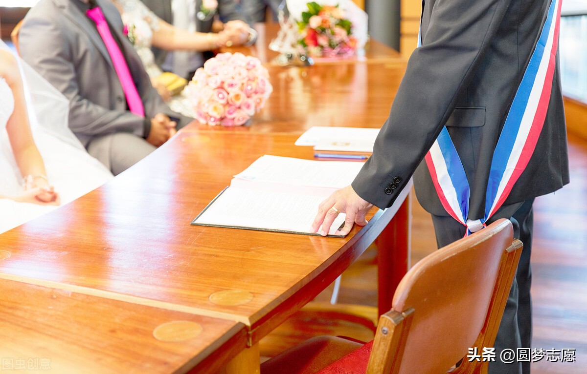 适合报考公务员的十大热门专业,哪些铁饭碗专业比较适合文科男生