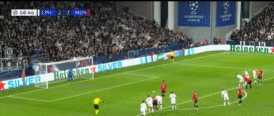 滕哈赫带领曼联夺欧冠,曼联获胜后滕哈赫激动爆粗