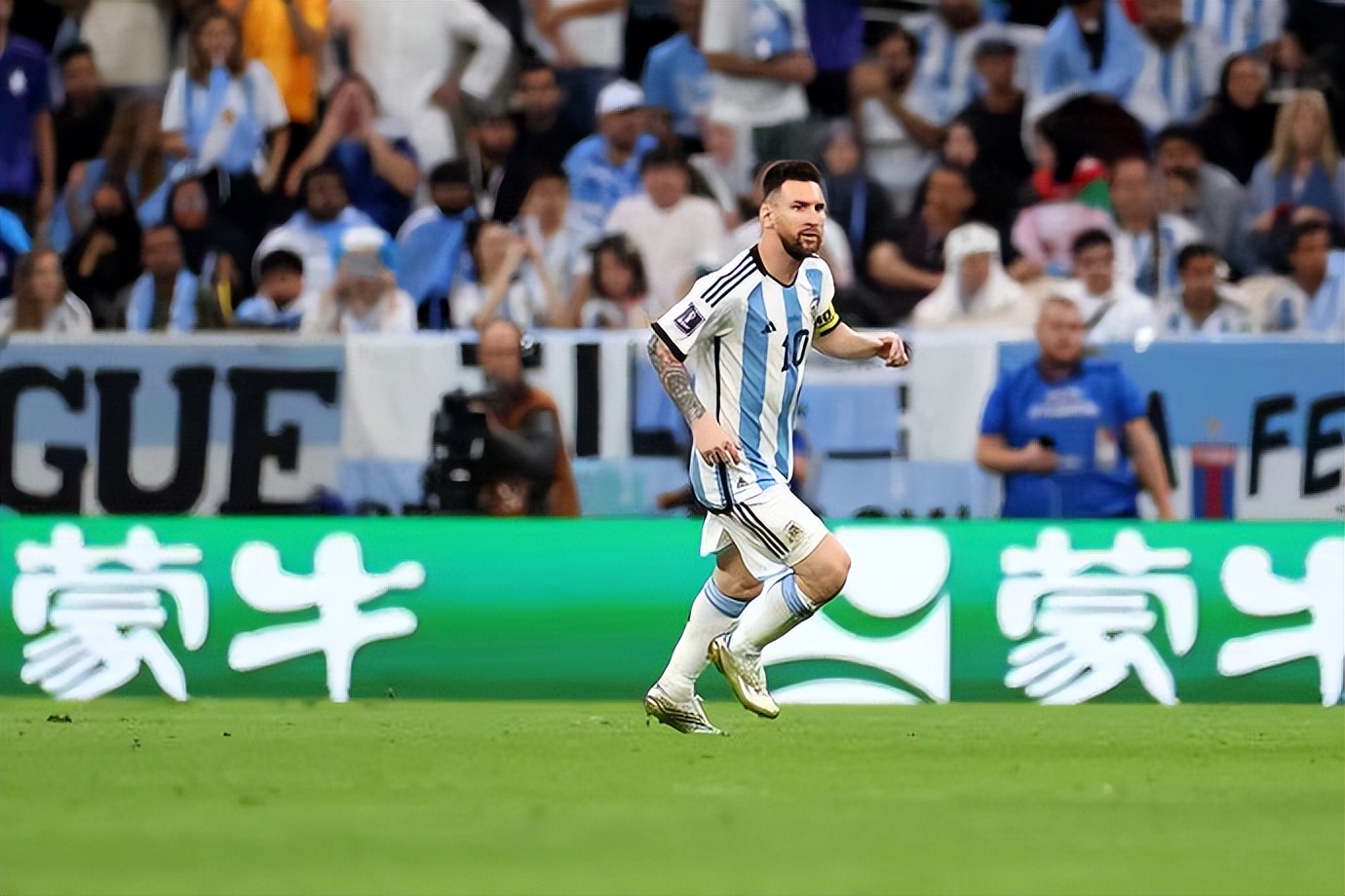 伊利和蒙牛奶业哪个排名第一,蒙牛乳业在中国乳制品行业中排名