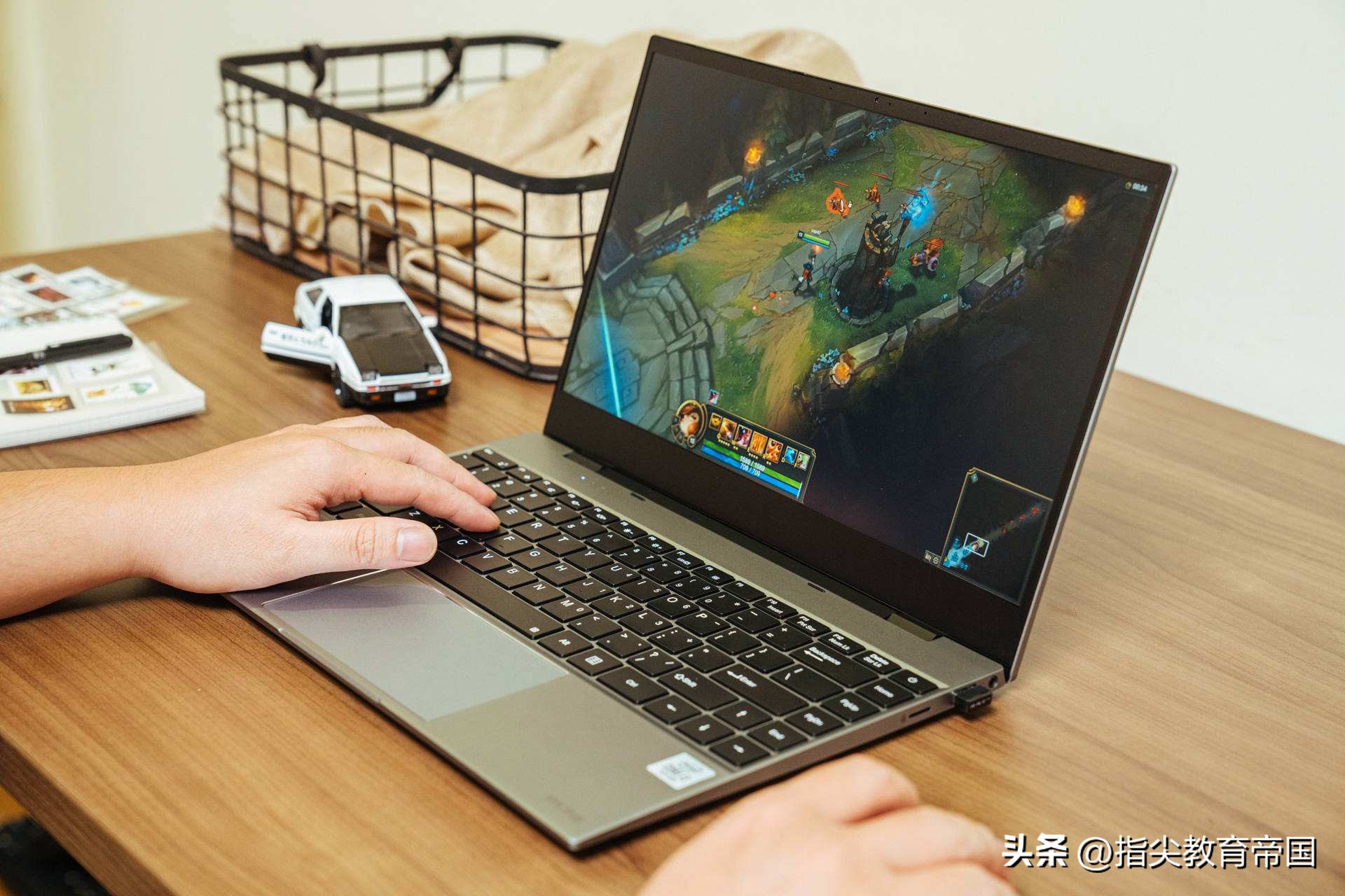 大学生选轻薄本还是游戏本,大学生适合游戏本还是轻薄本