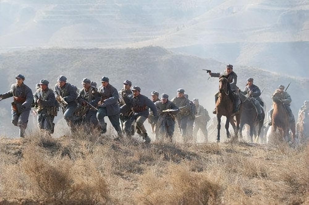 1942年，日伪军中将送粟裕一盒香烟，粟裕看后：全军集合关闭电台