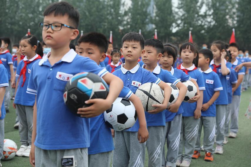 校园杯足球联赛开幕,足球联赛暨校园足球