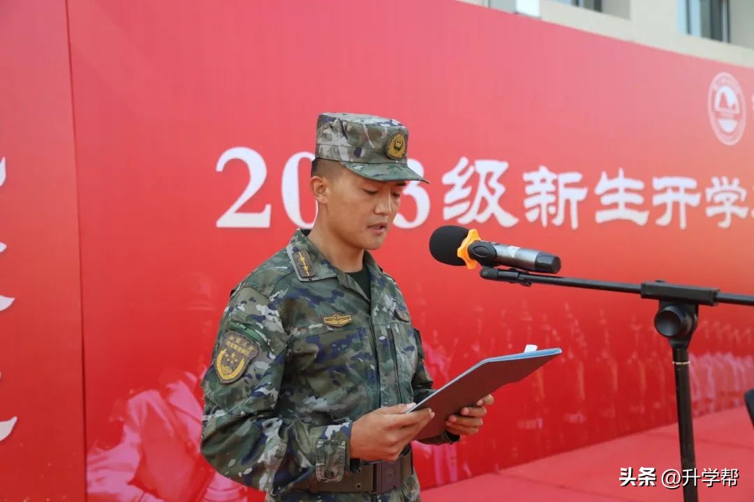 银川能源学院2020级新生军训男,宁夏银川能源学院军训