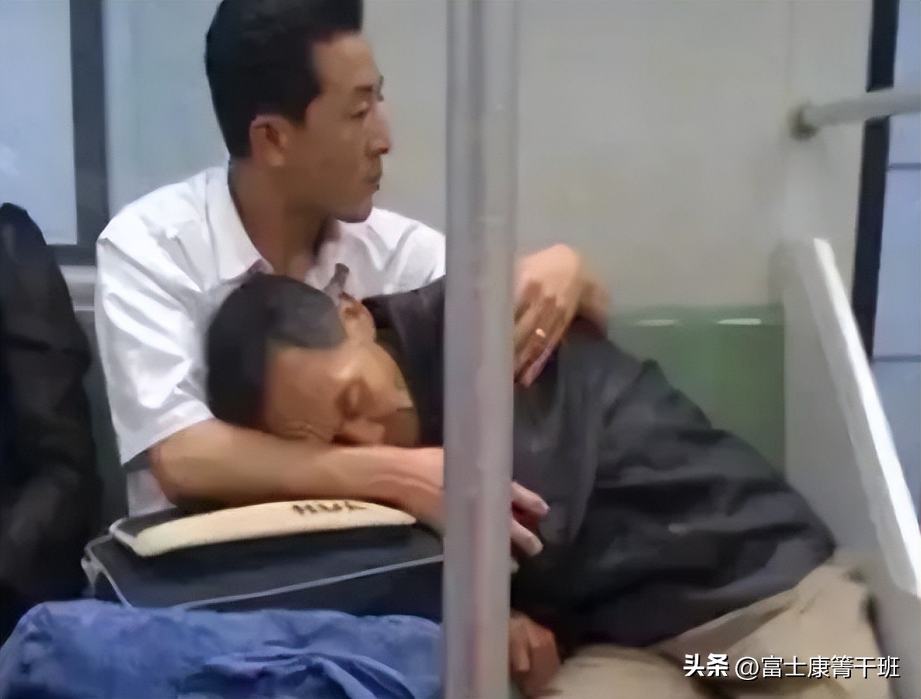 “儿子送国外让外甥送医”刷爆热搜，撕裂多少人的遮羞布