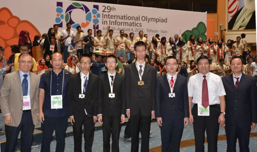 他从疯狂玩耍，到爱上编程，登上国际奖台，成为“姚班”种子选手