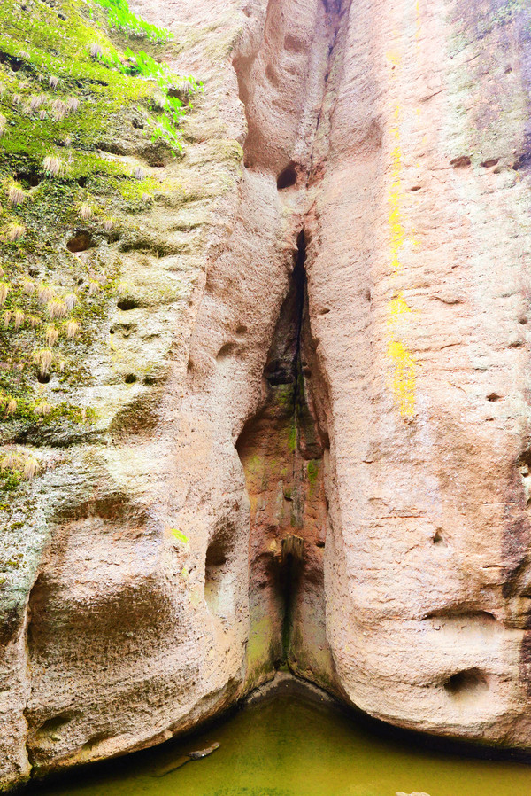问道龙虎山，观“天下三绝”，“道教第一山”碧水丹霞入画来