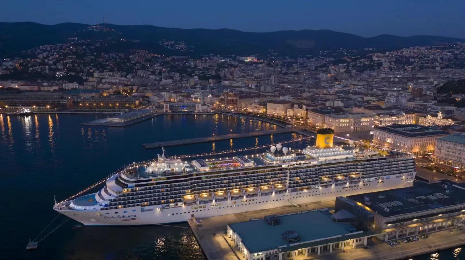 为什么会选择乘务员,国际邮轮海上乘务