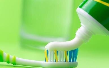 如何清洗衣物上的污渍墨迹,衣物油渍清洗神器