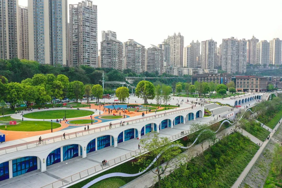 踩细沙、捧江水…来滨江公园邂逅浪漫