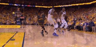 用一生来对抗傲慢与偏见，万字长文记录库里的乔丹精神