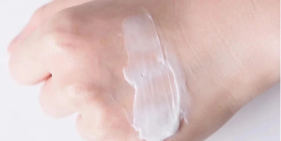 30岁选择抗衰老还是保湿的面霜,30岁用雅诗兰黛哪个系列的面霜