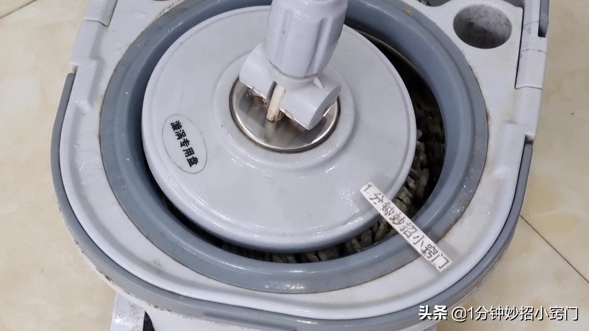 什么办法地板拖得更干净不会耐脏,地板清洁剂清水拖地