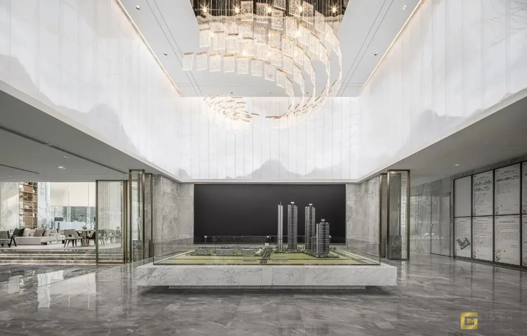 莫戈分享｜以简驭繁，追光逐影艺无境