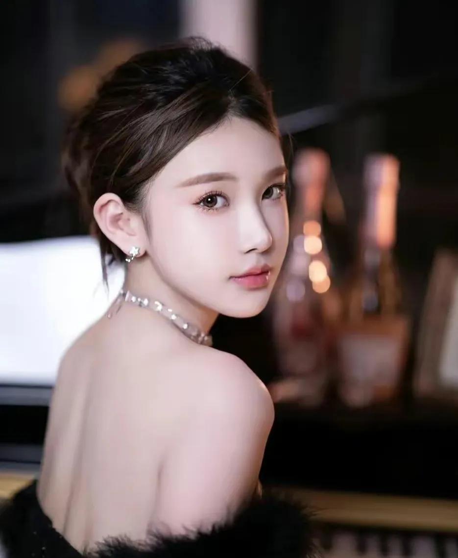 红色的枫叶新疆歌曲,红色的枫叶花语