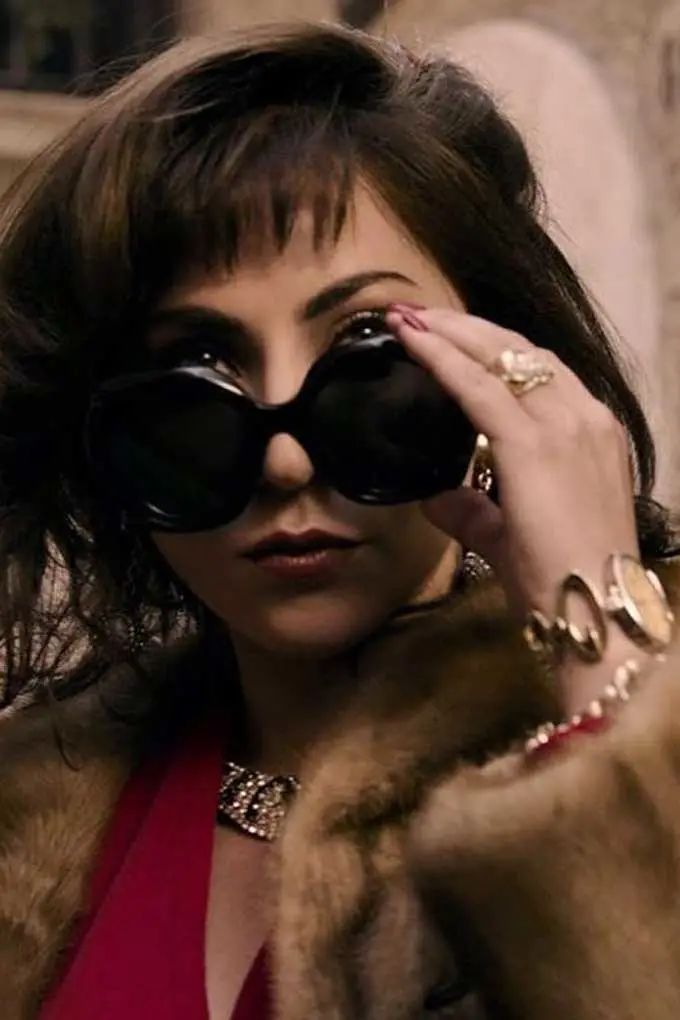 lady gaga和黑寡妇 (gaga今年格莱美礼服)