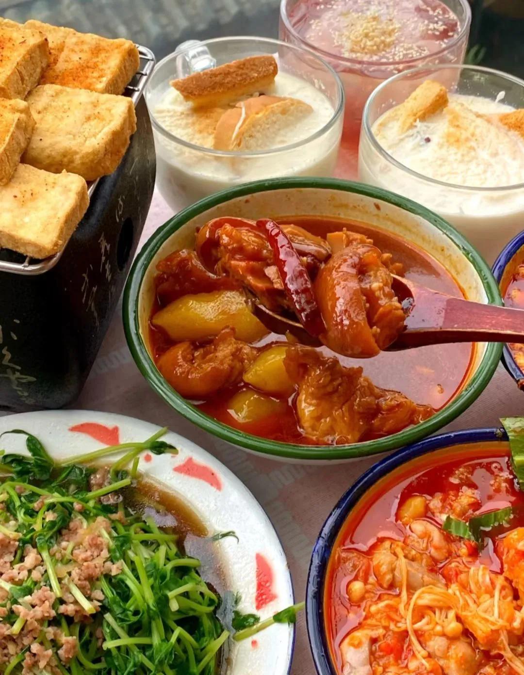 昆明市藏在巷子里的老火锅,昆明市中心藏在巷子里的小吃